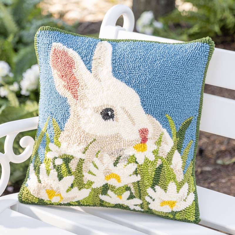 White Rabbit and Daisies Hooked Polypropylene Throw Pillow