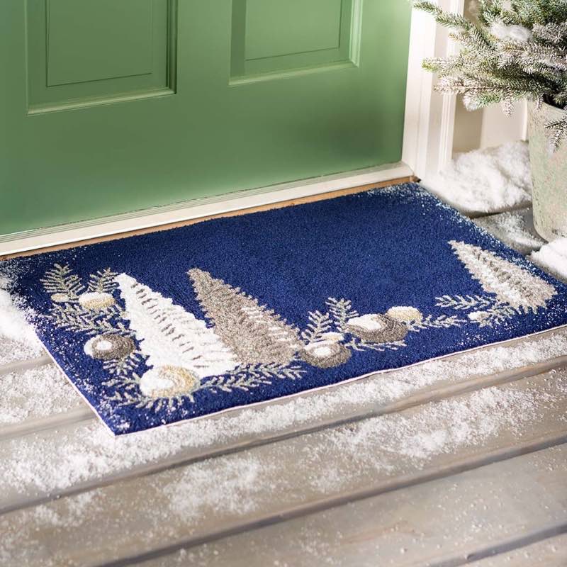 Indoor/Outdoor Hand-Hooked Silver and Blue Evergreen Trees Accent Rug