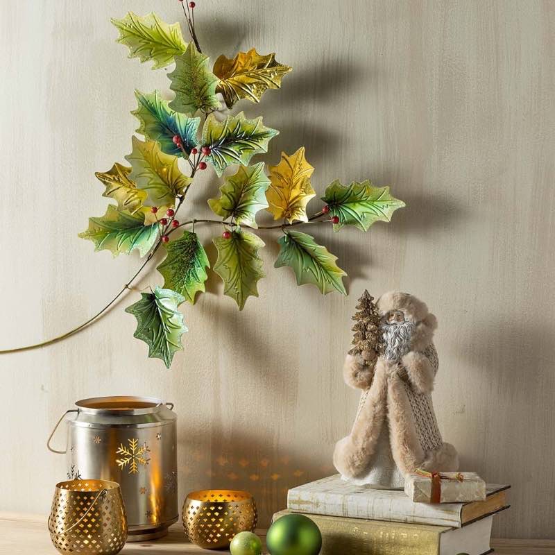 Holly Leaves & Berries Decor