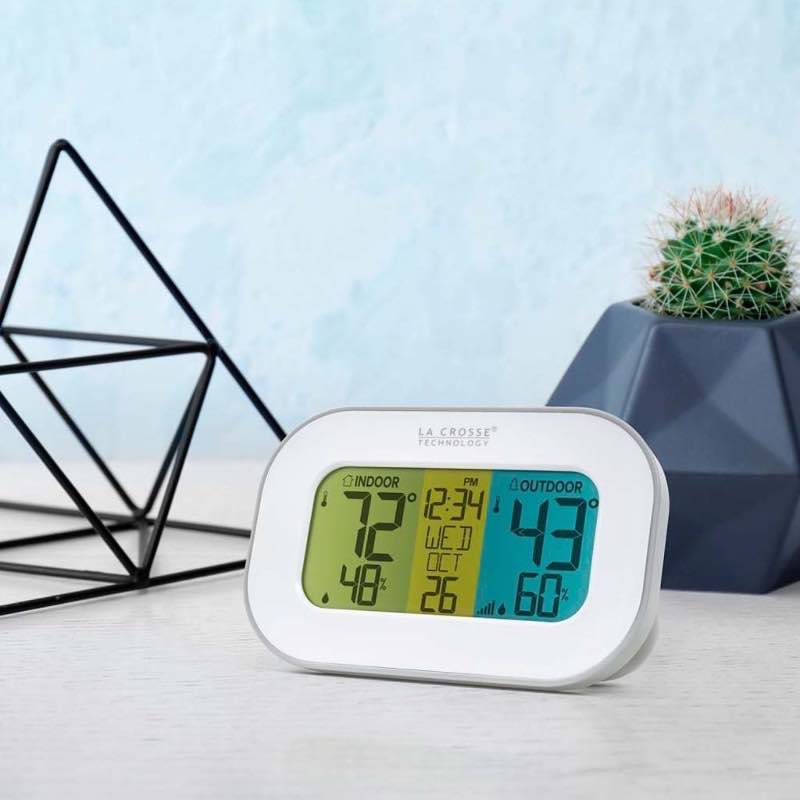 Indoor/Outdoor Temperature and Humidity Monitoring Station