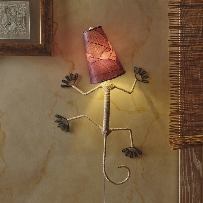 Handcrafted Gecko Wall Lamp - Purple