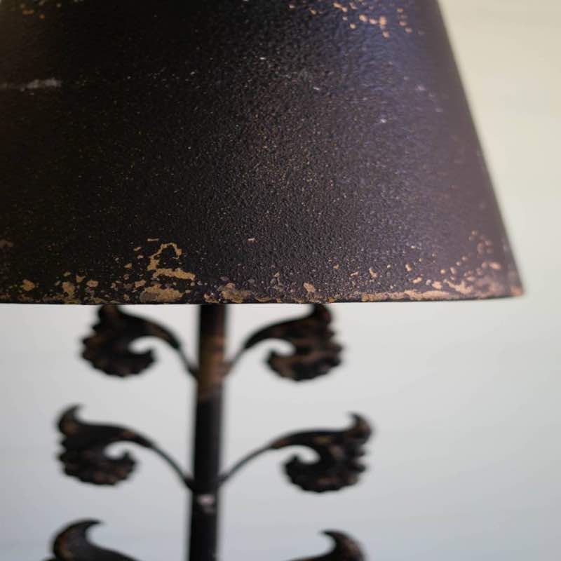 BLK ANTIQUE LAMP ---> Need Copy