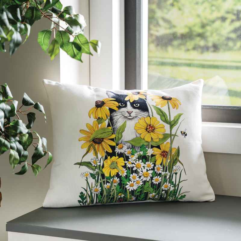 Indoor/Outdoor Cat with Daisies Pillow, 19